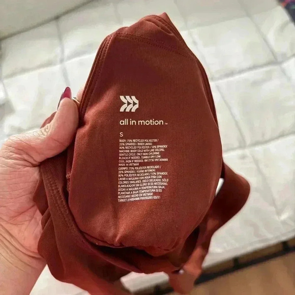 SEAMLESSS WORKOUT TANK SIZE SMALL - Picture 3 of 3